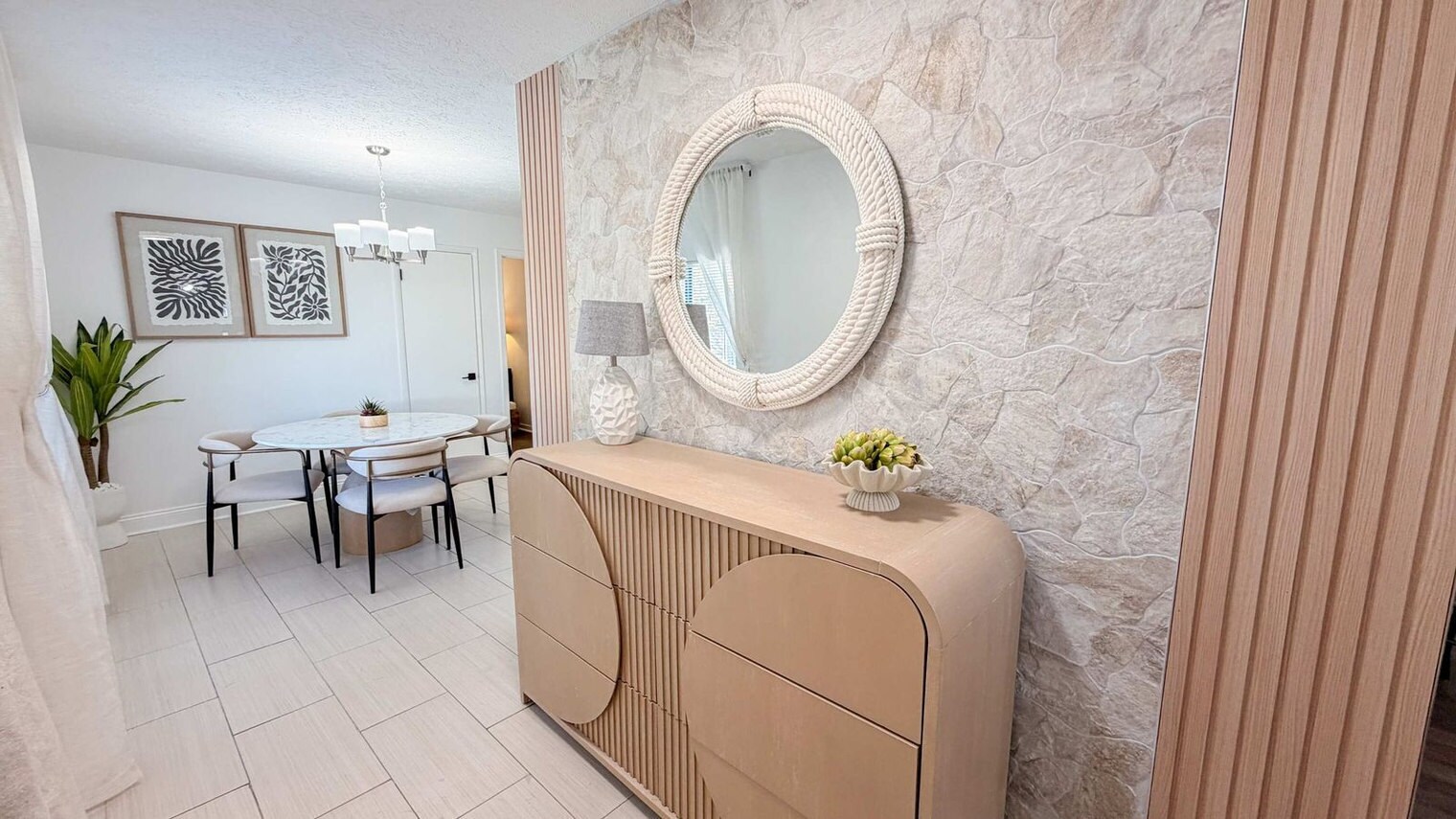 Building Photo - 300 W 23rd Pl