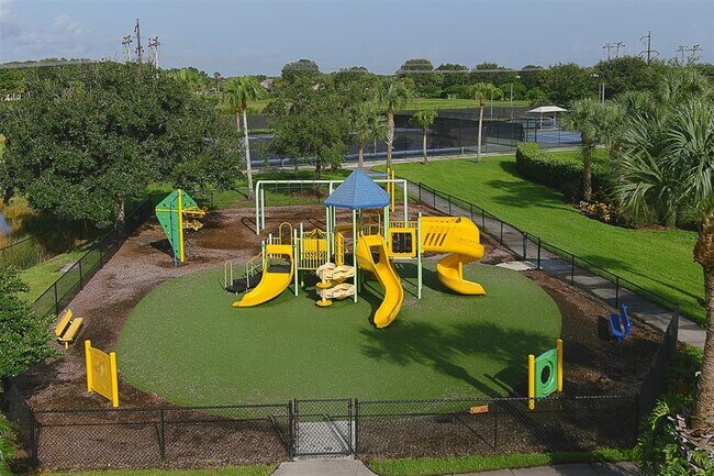 Building Photo - 819 Fairwaycove Ln