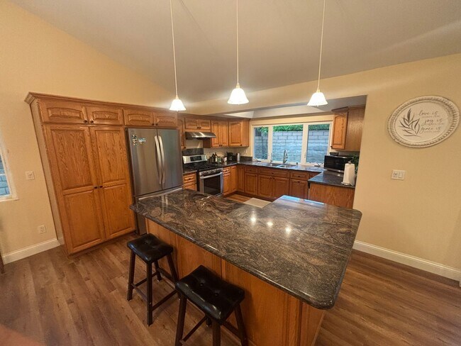 Building Photo - Stunning Single-Story 3-Bedroom Home with 3-Car Garage and Community Pool in Thousand Oaks!