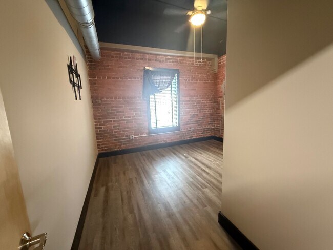 Building Photo - 313 Cherokee St