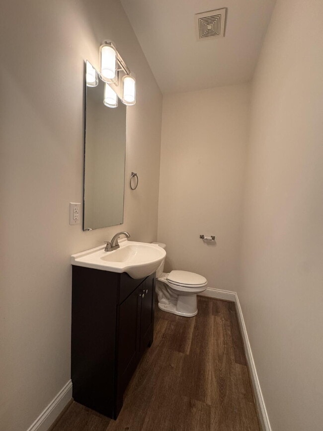 Building Photo - Sign a 12-month lease now and receive the ...