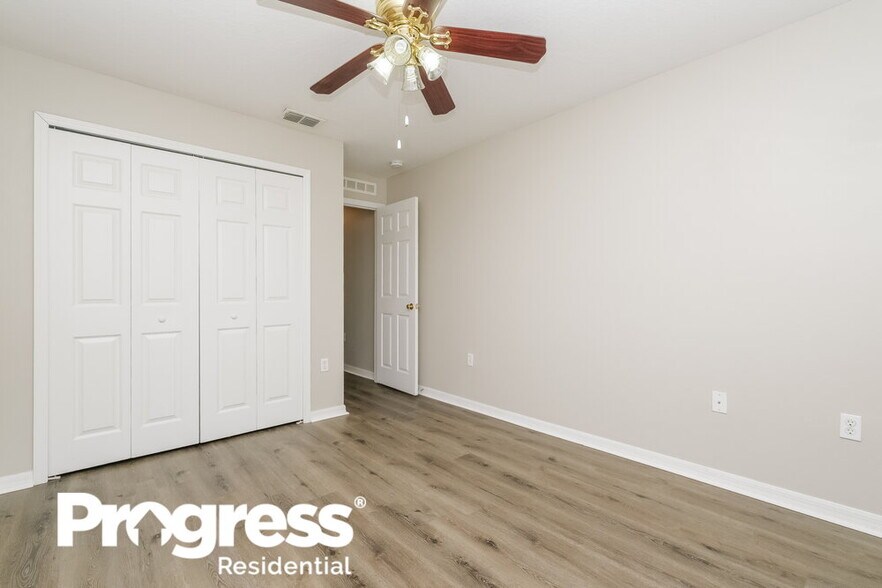 Building Photo - 927 Brenton Leaf Dr
