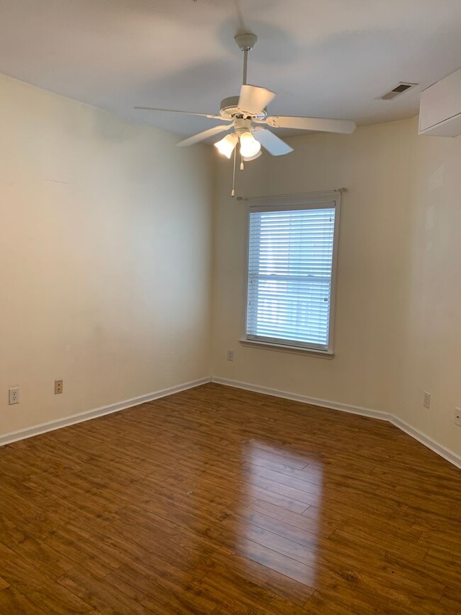 Building Photo - 2 Bedroom 2 Bath Condo on Botsford Court A...