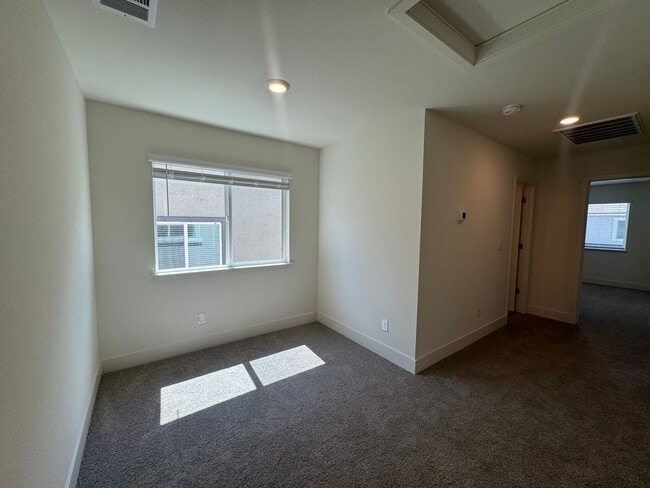 Building Photo - MOVE IN SPECIAL! Brand New 3 Bed / 2.5 Bat...
