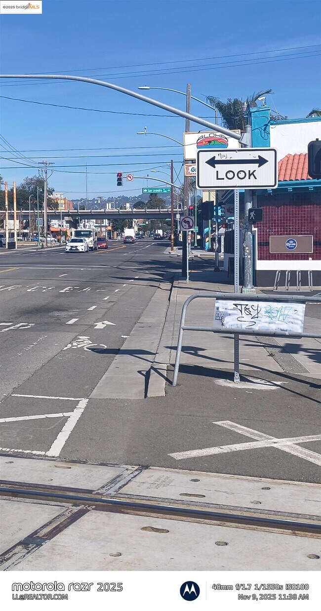 Building Photo - 3532 San Leandro St