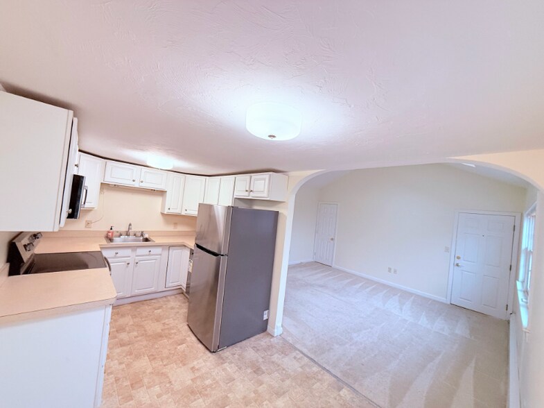 Building Photo - 78 Center St