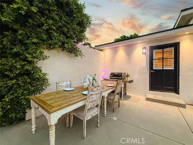 Building Photo - 15722 Magnolia Blvd