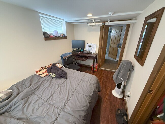 Building Photo - 33 Lathrop St