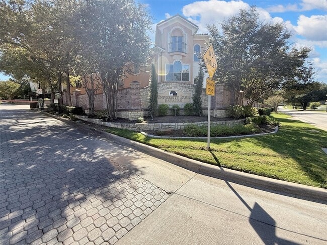 Building Photo - 3334 University Park Ln