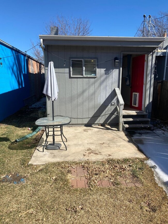 Building Photo - Cozy, charming 2 bedroom in Denver - Available June 1, 2026!