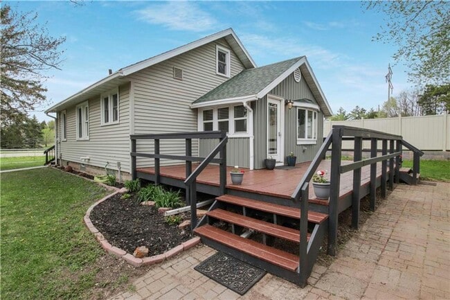 Building Photo - 3 Bedroom Single Home on the North Side of...