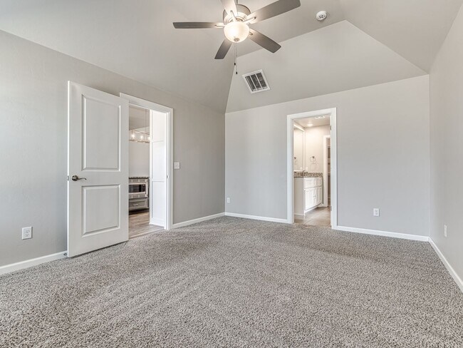 Building Photo - Newer Home in Ironstone + 3 bedrooms + 2 bathrooms + Edmond Schools