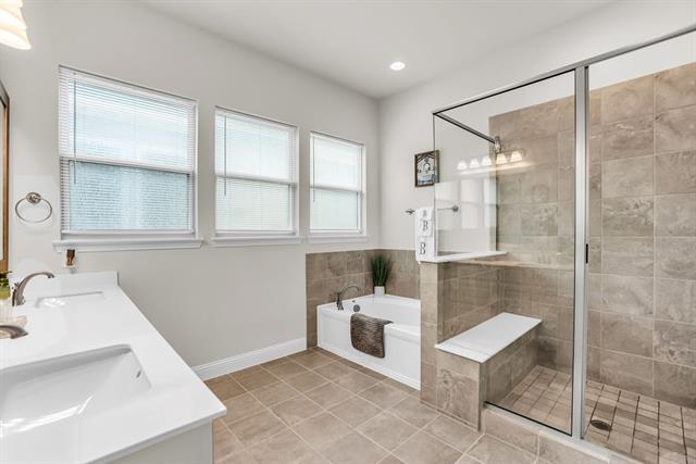 Building Photo - 3816 Lochwood Dr