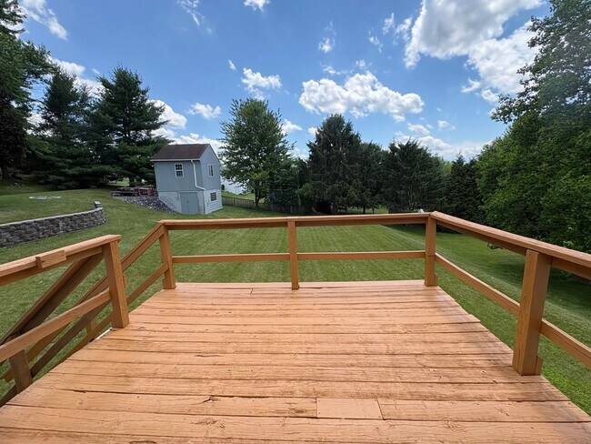Building Photo - 3 Bedroom 1.5 Bathroom House Available in Dillsburg!