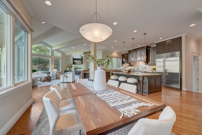 Building Photo - 140 Emerald Estates Ct