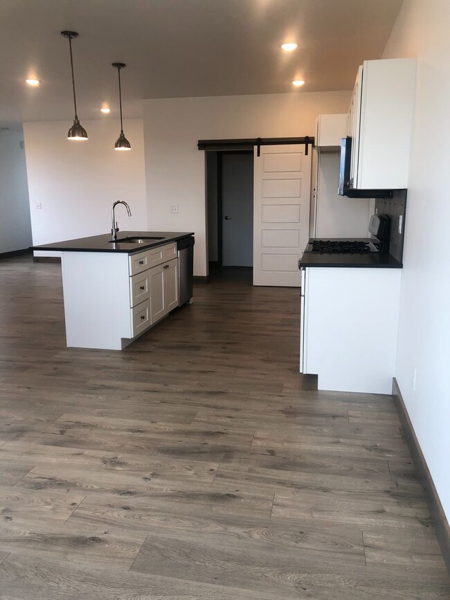 Building Photo - Two Story Town-Home! 2 Bedroom/ 2.5 Bath +...