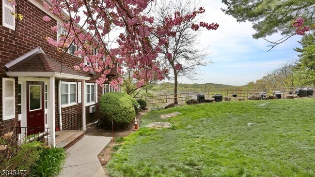 Building Photo - 100 Pierson Miller Dr