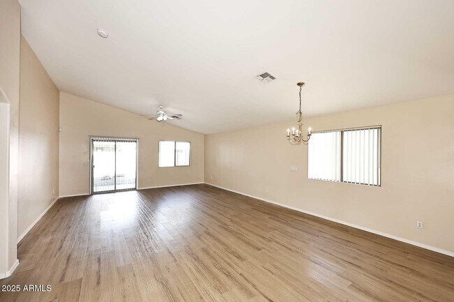 Building Photo - 10532 W Pomo St