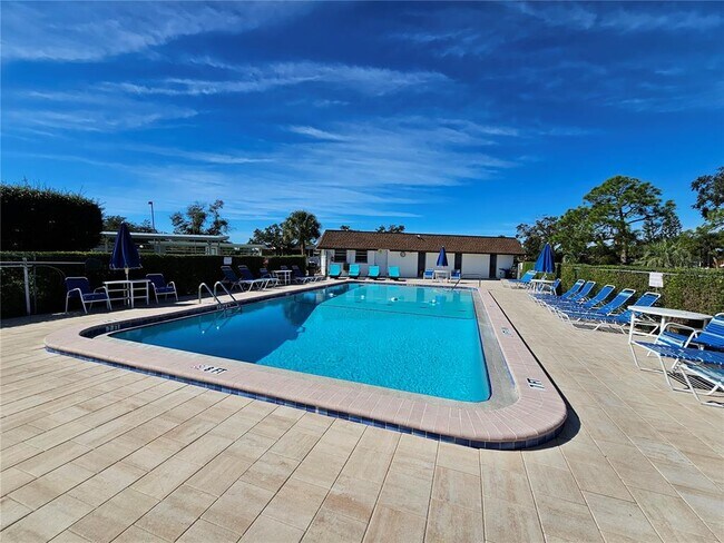 Building Photo - 8 Quails Run Blvd