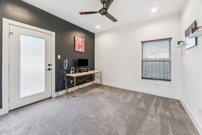 Building Photo - 105 W Whitney St