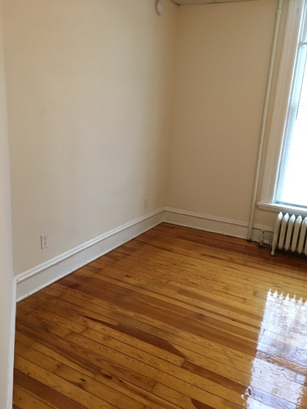 Building Photo - 1517 Plainfield Ave NE