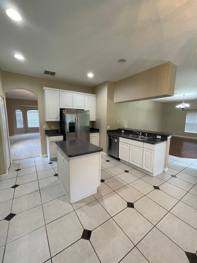 Building Photo - Home For Rent in Gated Stonebrook Neighbor...