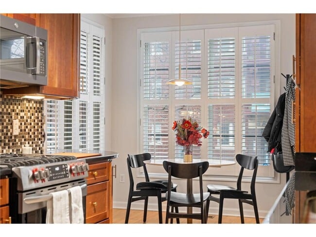 Building Photo - 1008 Portland Ave