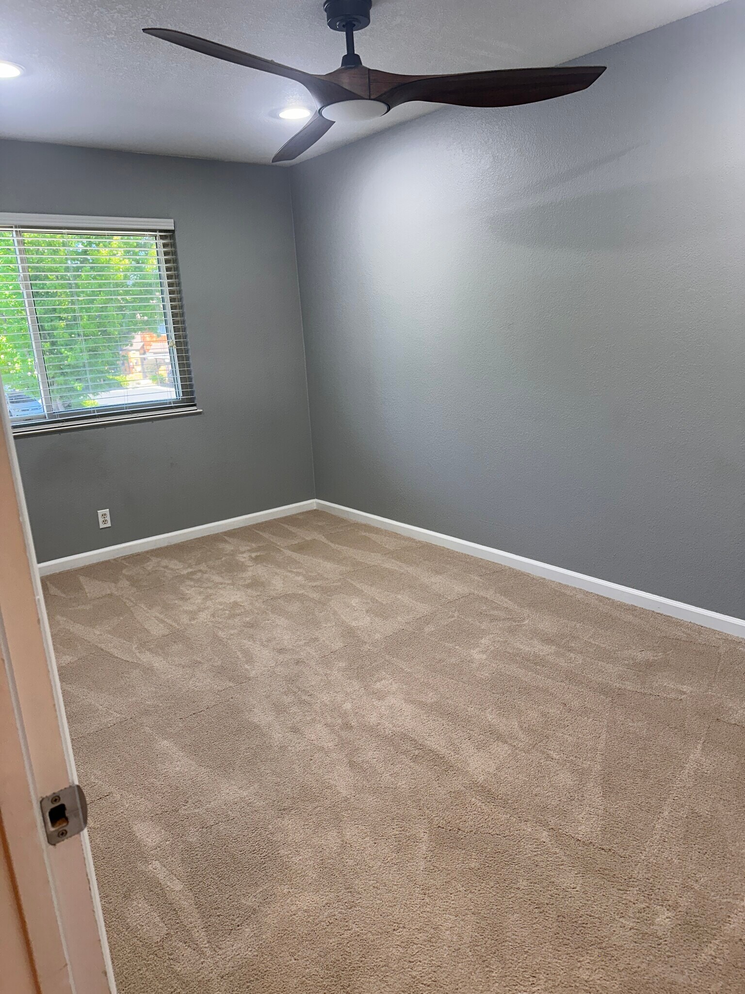 Building Photo - 1576 Parkway Dr