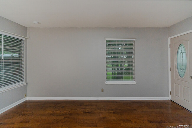 Building Photo - 209 Brenda Dr