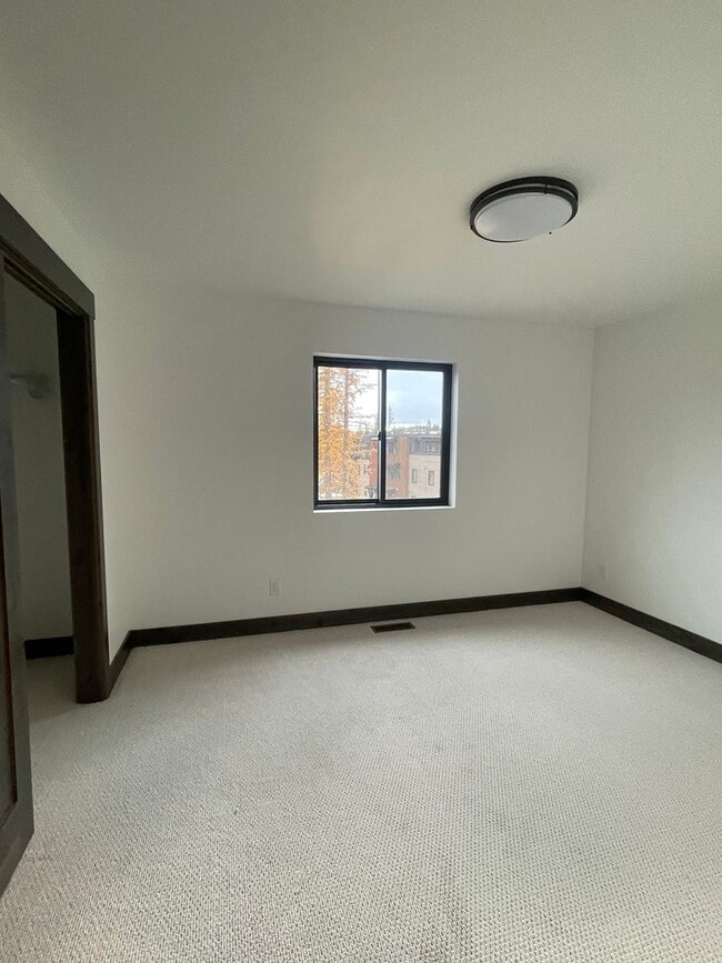 Building Photo - Whitefish Landing Town House