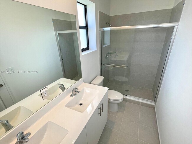 Building Photo - 20671 NE 7th Pl