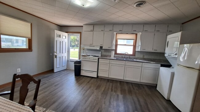 Building Photo - 211 Fruit St