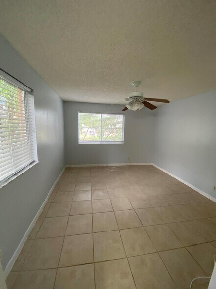 Building Photo - 9899 Westview Dr