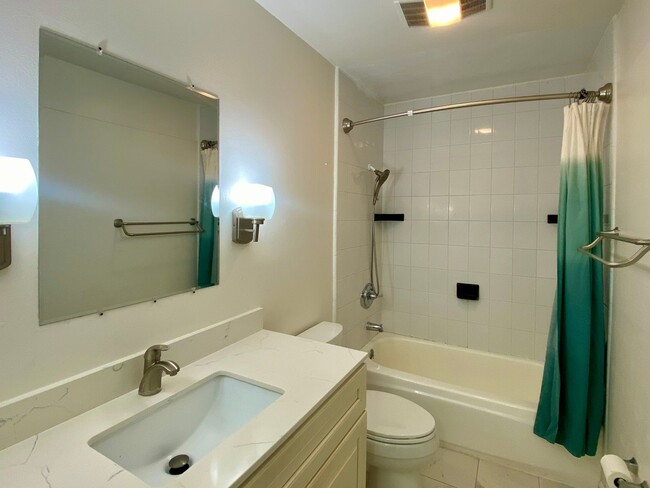 Building Photo - Santa Clara 2 Bedroom, 1 Bathroom Condo in...