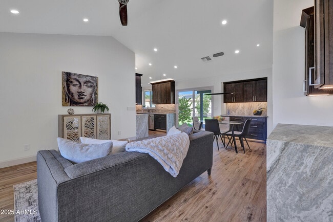 Building Photo - 1362 E Wickieup Ln