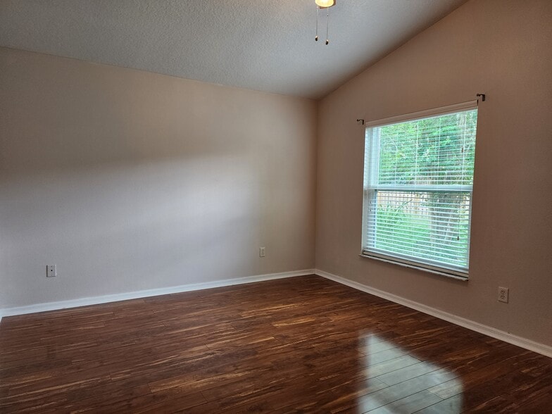 Master Bedroom - 1419 Russell Ave