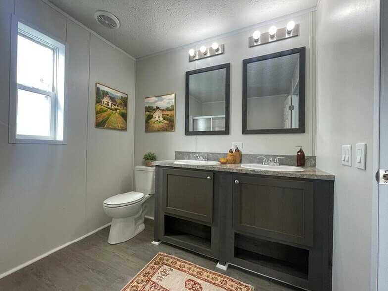 Building Photo - 15386 Danseur Dr