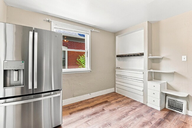 Building Photo - $2,845.95, 3 bed, 1 bath, located in Denver with New Appliances