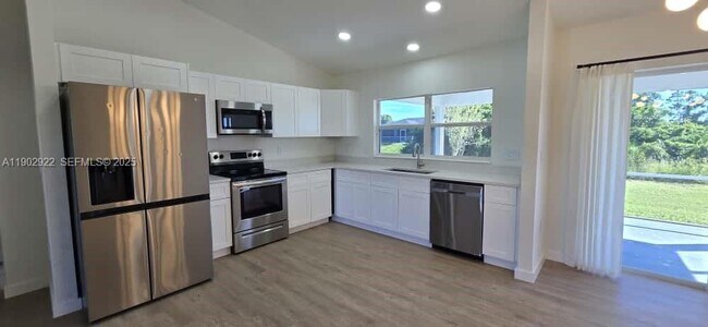 Building Photo - 1509 Sara Ave S