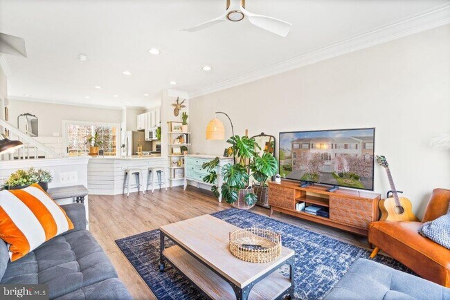 Building Photo - 10136 Pale Rose Loop