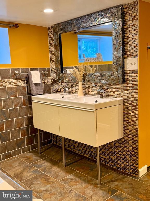 Building Photo - 1407 S 28th St