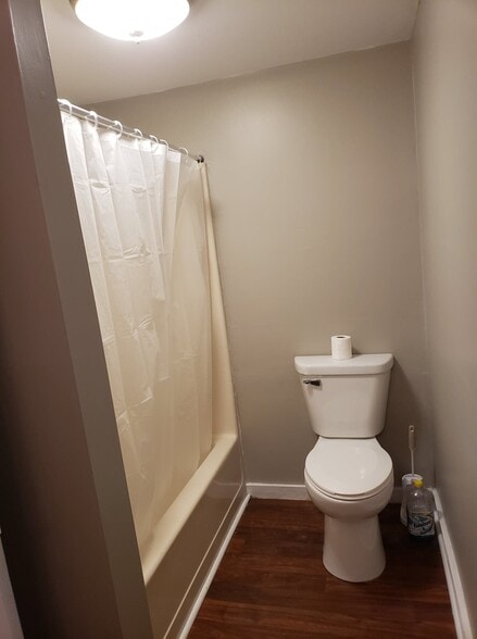 Bathroom - 1006 N Williams St