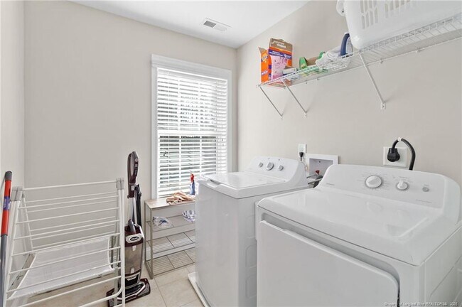 Building Photo - 597 Micahs Way N