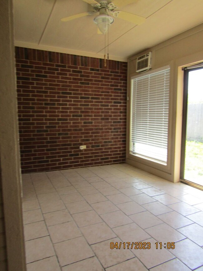Building Photo - 4104 SW Wendy Dr