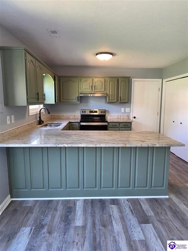 Building Photo - 888 N Woodland Dr