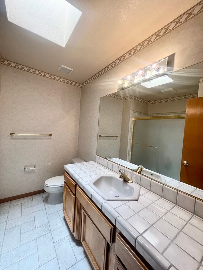 Building Photo - 1305 Manzano Way