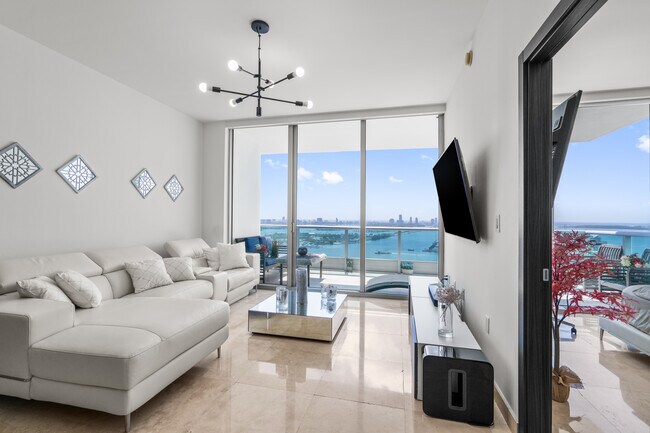 Building Photo - 900 Biscayne Blvd