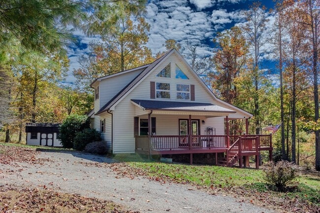 Building Photo - 450 Rhododendron Ln