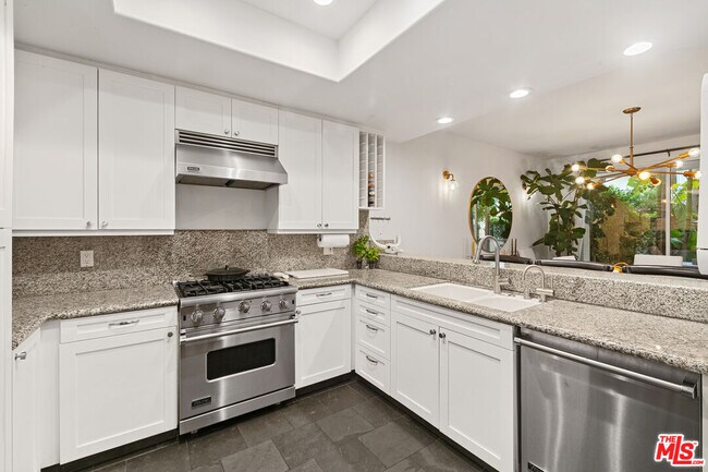 Building Photo - 6477 Zuma View Pl