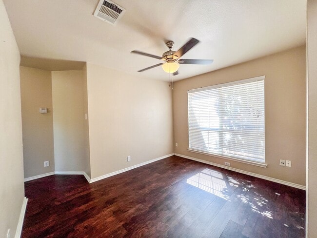 Building Photo - 218 Val Verde Dr